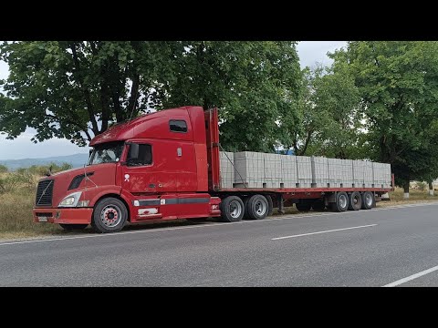 Видео: Volvo VNL 670 Феникс под площадкой, "открытый рейс"