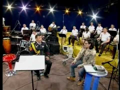 Видео: Цэргийн дуу бүжгийн эрдмийн чуулгын тоглолт (Mongolian)
