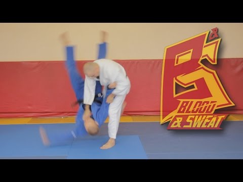 Видео: Бросок отхват: как и когда делать. Дзюдо. Александр Лебез.