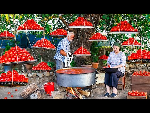 Видео: Вкусный секрет бабушки: сбор помидоров и домашний соус на зиму