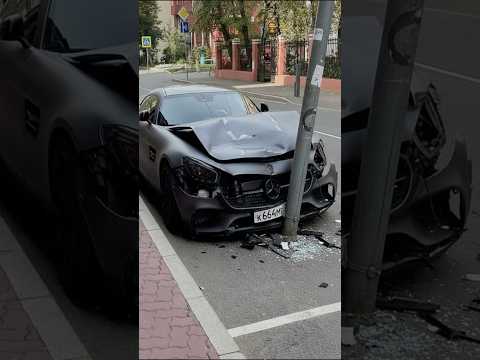 Видео: При обгоне врезался в дорожный столб