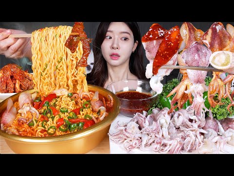 Видео: ASMR MUKBANG | Острая лапша рамен с маленьким осьминогом и бланшированный осьминог! 1 кг осьминога 🦑