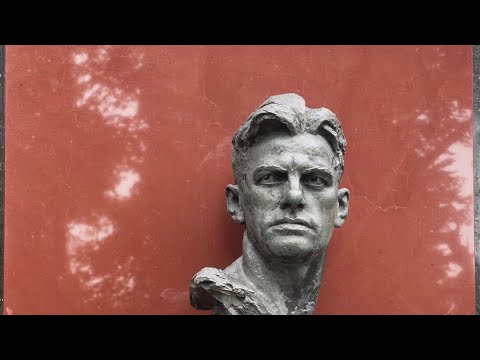 Видео: На могиле легендарного поэта ХХ века Владимира Маяковского _ 130 лет ... Новодевичье кладбище 2023