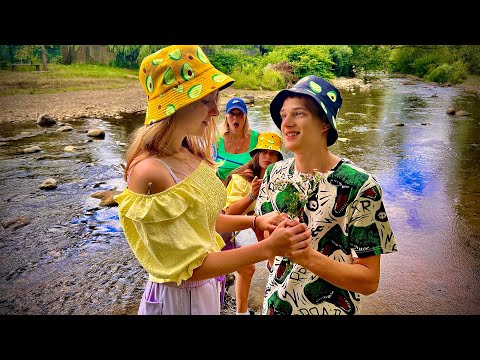 Видео: ЛАГЕРЬ2) ПАША и ЛЕРА ВЛЮБЛЁННЫЕ)) решили сбежать!