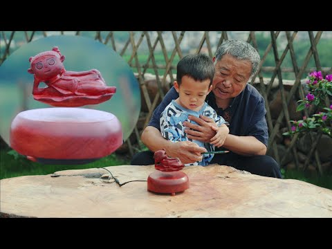 Видео: Дедушка Аму делает маленькую куклу, которая крутится в воздухе, прекрасная и креативная.