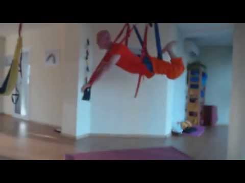 Видео: Въздушна йога