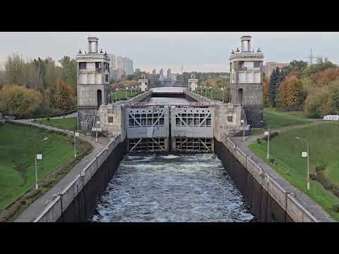 Видео: 8 шлюз канала имени Москвы. Тушино. Один вечер из жизни шлюза 