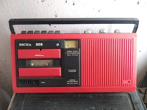 Видео: Есть ли дорогие радиодетали СССР в магнитофоне Весна 309? Разбор и небольшой обзор.