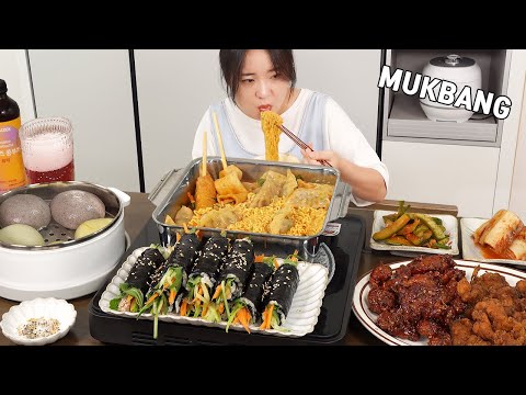 Видео: готовим мукбанг :) острая лапша с клецками, приправленная курица, овощной кимбап из тунца