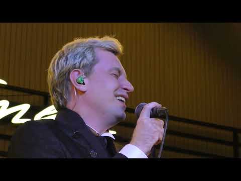 Видео: Фрагменты песен концерта Алексея Гомана и "Маленького оркестра" в Питере.