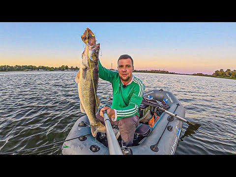 Видео: 💚 НА ГУМІ ЗА ТРОФЕЯМИ! 🛶 Спінінг джиг на річці. Силікон на судака.