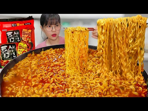 Видео: Я съел очень острый рамэн, который известен в Корее🥵Korean Spicy instant noodles eating show mukbang