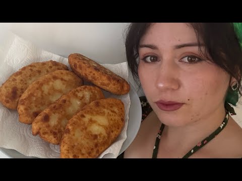 Видео: ЧЕСНОКОВА ГОТОВИТ ПИРОЖКИ С ТУШЕНОЙ КАПУСТОЙ КАК У БАБУШКИ #пирожки #рецептпирожков