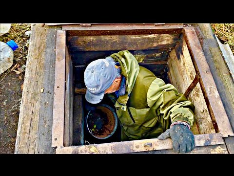 Видео: Дядя Витя спасает погреб от нашествия слизняков! Деревенские лайфхаки.