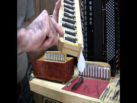 Видео: Демонстрация баяна "Огонёк - 2"