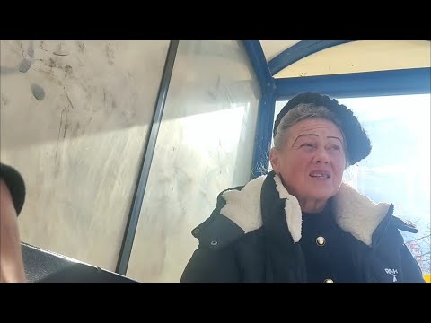 Видео: Одинокая бездомная женщина в Америке