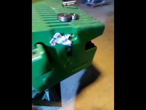 Видео: Восстановление корпуса переднего моста ILS трактора John Deere 8335R.