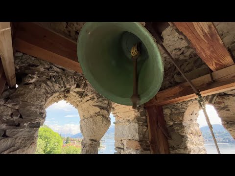 Видео: Историческая средневековая колокольня в Пелле и звон колокола [4K]