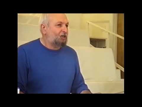 Видео: День 4 мастер-класса Камы Гинкаса (действенный разбор первого акта пьесы Антона Чехова «Три сестры»)