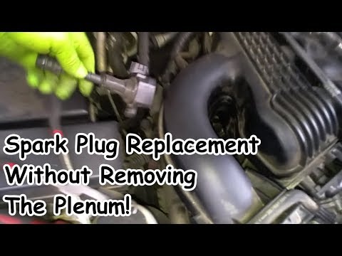 Видео: Замена катушки зажигания и свечей зажигания Nissan Xterrra (без снятия коллектора)