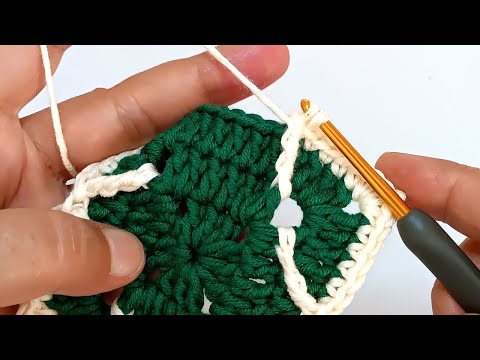 Видео: Вам стоит выучить этот новый стежок! Быстрый и расслабляющий узор для вязания крючком квадрата