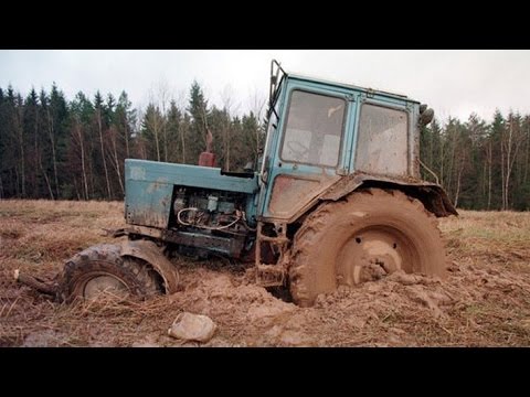 Видео: ТРАКТОРЫ ПО БЕЗДОРОЖЬЮ БОЛЬШАЯ ПОДБОРКА ТРАКТОР ЗАСТРЯЛ В ГРЯЗИ