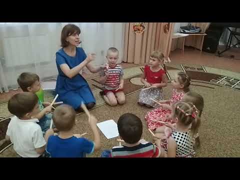 Видео: Игра на ритмических палочках - клавесах