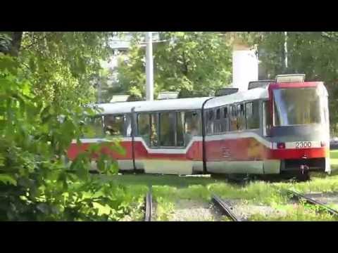 Видео: Trams in Moscow near VDNX. Новые трамваи в Москве - ВДНХ