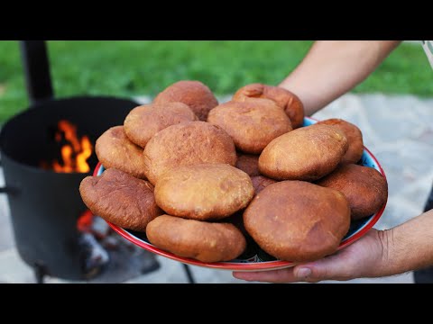 Видео: ПЫШНЫЕ БЕЛЯШИ С СОЧНОЙ НАЧИНКОЙ. С СОУСОМ ЕЩЕ ВКУСНЕЕ.