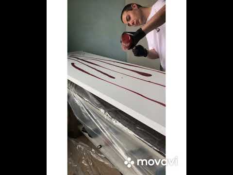 Видео: Полагане на епоксидна смола върху термоплот