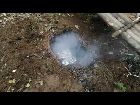 Видео: Дикая кухня - ЗАПЕКАЕМ СВИНЫЕ РЕБРА В ЗЕМЛЯНОЙ ПЕЧИ. BUSHCRAFT