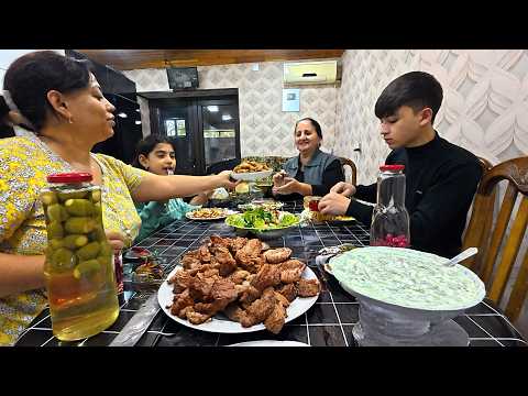 Видео: К нам в гости пришла мама Самира! Я готовила курино-бисквитный торт в духовке с грибами 2 часа!