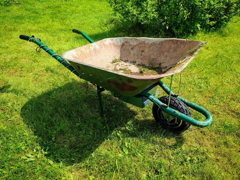 Видео: Садовая тачка с мотор колесом, чтобы возить в горку