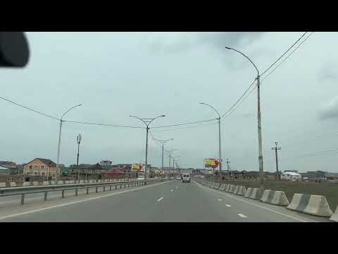 Видео: КАК НОВЕНЬКАЯ ЛАДА НИВА ТРЕВЕЛ ВЕДЕТ СЕБЯ В ГОРОДЕ И НА ТРАССЕ.