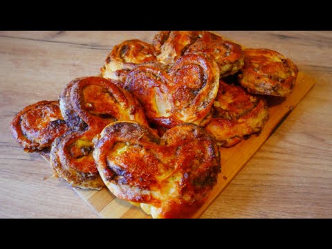 Видео: Мягче облака, вкуснее, чем у бабушки! Домашние булочки-сердечки с грецким орехом - проще простого!