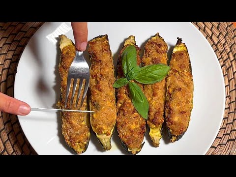 Видео: Невозможно устоять: кабачки с тунцом в духовке!