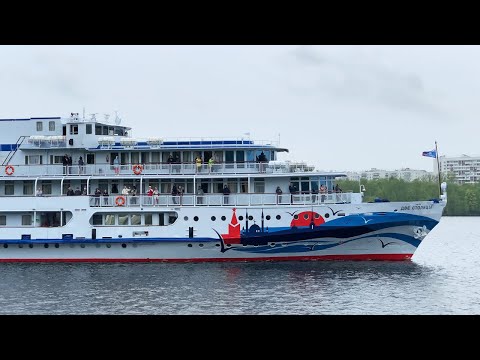 Видео: От «Двух столиц» к «Трем столицам»? Спекуляции о Переименовании Теплохода из-за Новой Ливреи!