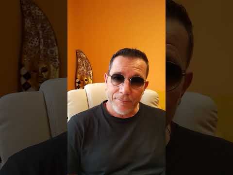 Видео: Человек - трамвай. Что мешает тебе изменить жизнь? 