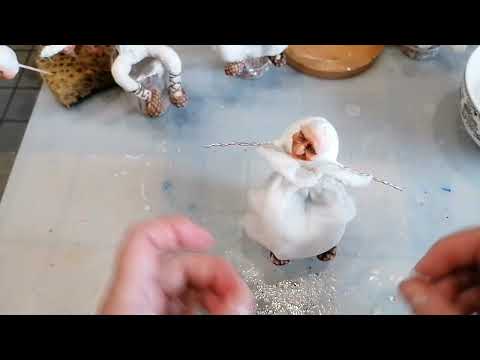 Видео: 10. История одной игрушки. Снимаю процесс создания ватной бабы Яги. Начинаю наряжать бабусю.