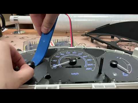 Видео: Chevrolet Lanos без тахометра - видеоинструкция по установке светодиодной ленты в приборную панель