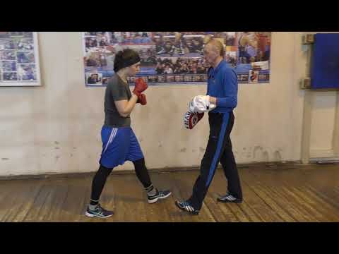 Видео: Бокс: нокаутирующий левый боковой из глухой стойки (English subs)