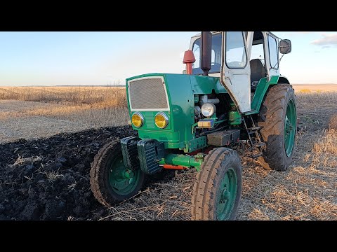 Видео: оранка 2 листопада ЮМЗ з плугом плн 3-35