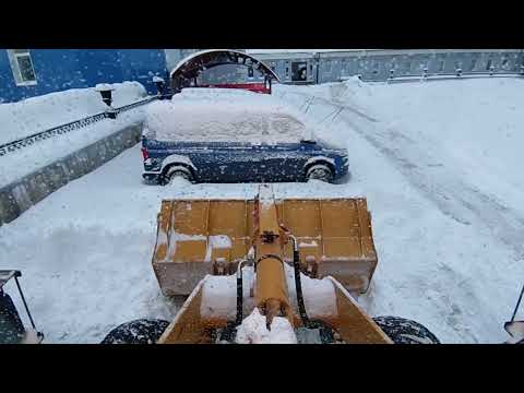 Видео: Уборка снега фронтальным погрузчиком Lonking 833N 11/12/2022