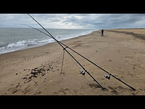 Видео: Рыбалка на пляже Норфолк, Северный пляж Грейт-Ярмут