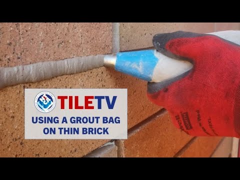 Видео: TileTVS3 22 23 Использование затирочного мешка для тонкого кирпича