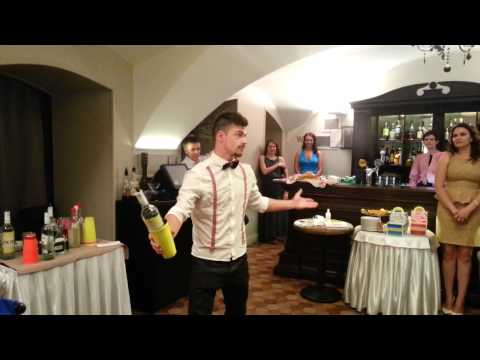 Видео: Иван Усов - бармен шоу на свадьбе