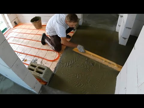 Видео: 48 квадратов счастья: стяжка с трубами тёплого пола...