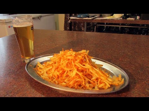 Видео: Закуска к пиву рецепт простой картофельной соломки / Мужские закуски / #СамогонСаныч