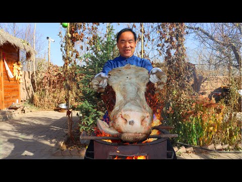 Видео: Огромная коровья голова, тушеная в ароматном соусе чили! Супер вкусно! | Дядюшка сельский гурман