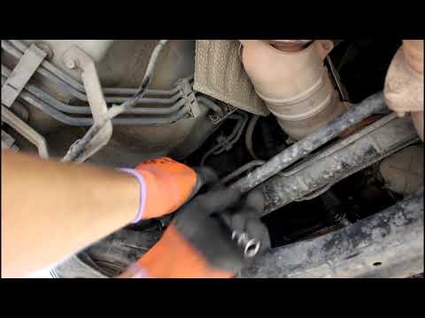 Видео: Замена втулок переднего и заднего стабилизатора на Toyota Harrier MCU30 Тойота Харриер 2004 года